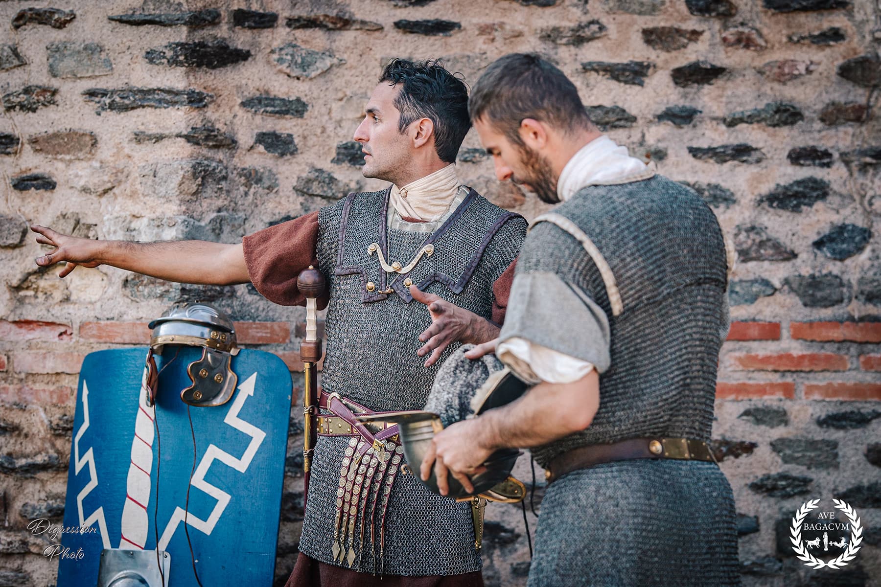 Légionnaires romains lorica hamata scutum casques